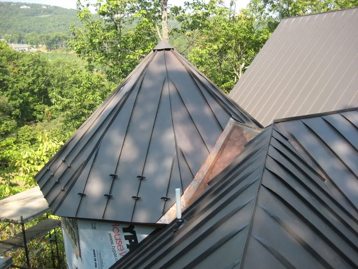 Professional Gutter Cleaning by Craftsman Roofing in Roseburg